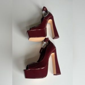 High heel shoes burgundy size 9